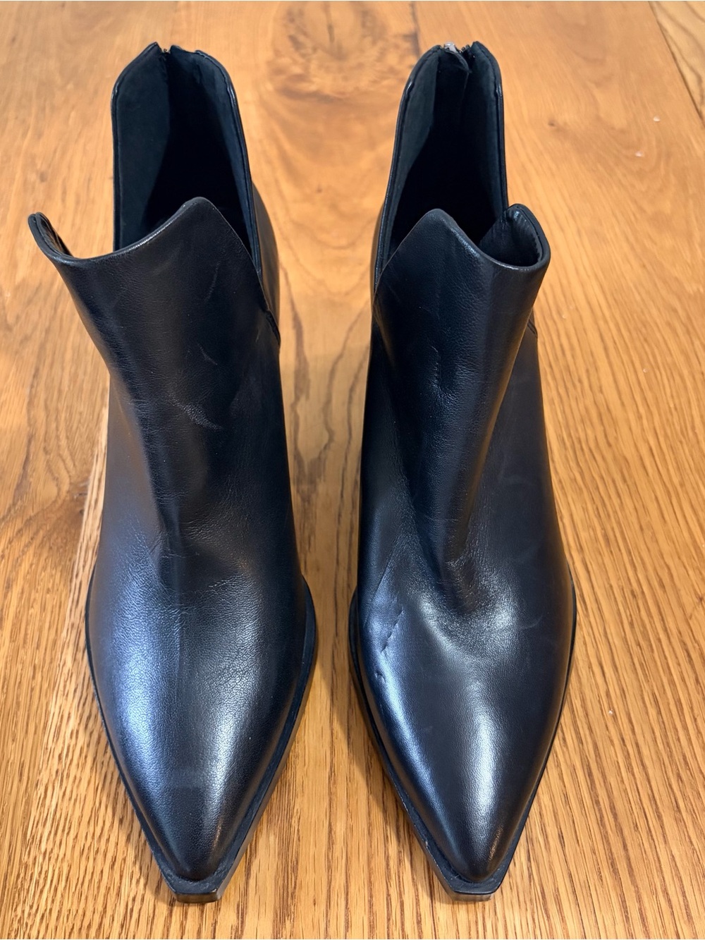 Vince Camuto VV-GIGIETTA Black Leather Pointed Toe Ankle Bootie Zip US 9